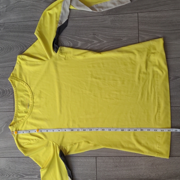 Yellow Roxy Women's Long Sleeve Mesh Workout Top Size Medium - Picture 3 of 5